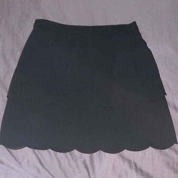 LOFT black scallop dressy skirt, size 4, tag still on - Picture 1 of 3